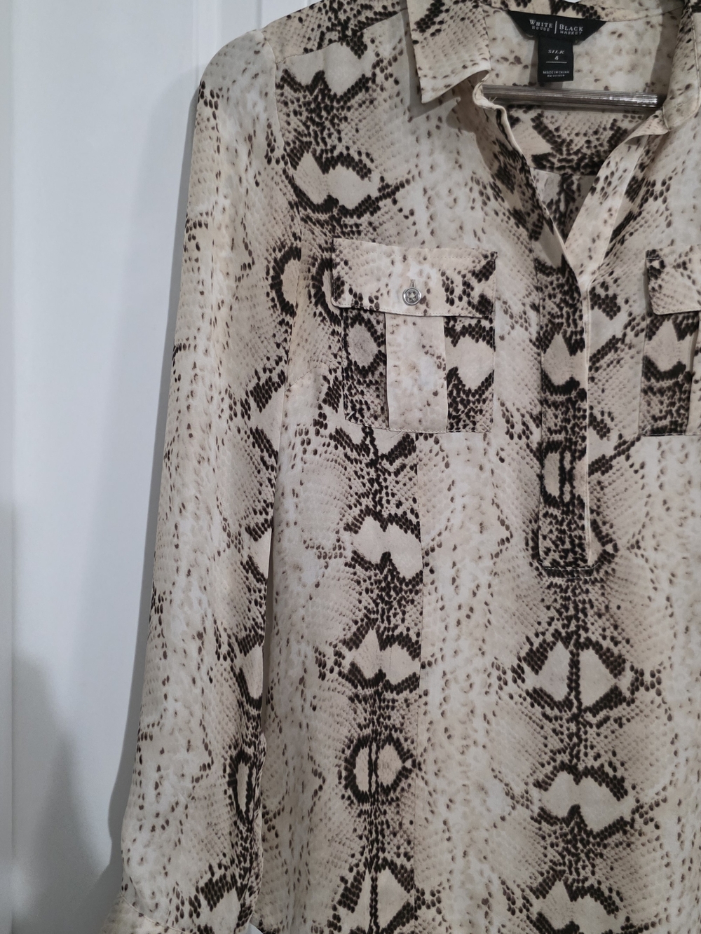 White House Black Market 100% Silk Snakeskin Print Blouse Size 4 - Picture 4 of 11